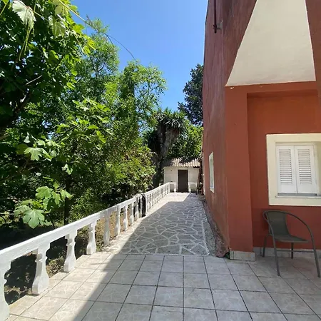 Holiday home George House Afra